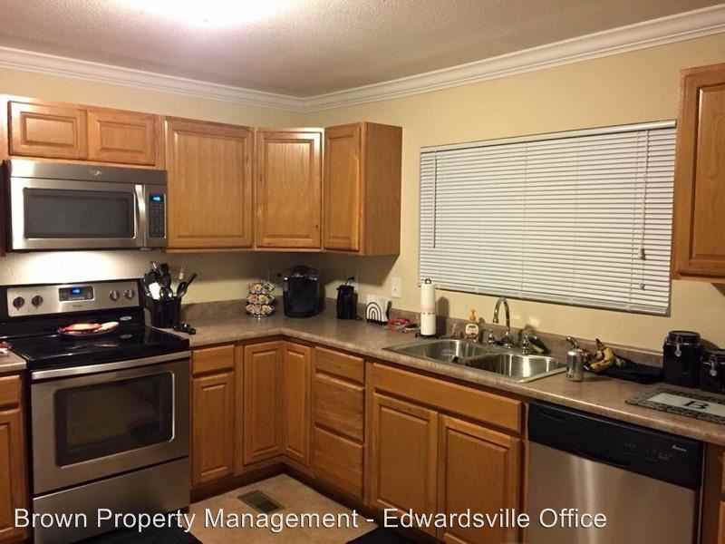 401 Rose Ave - Photo 2 of 19