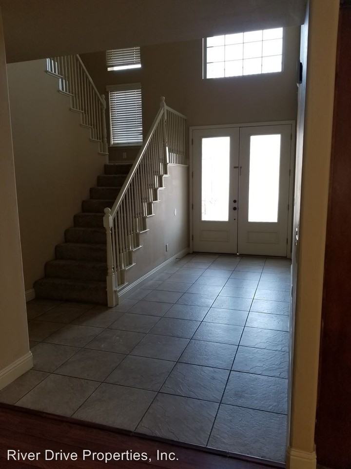 6611 W Oswego Ave - Photo 3 of 22