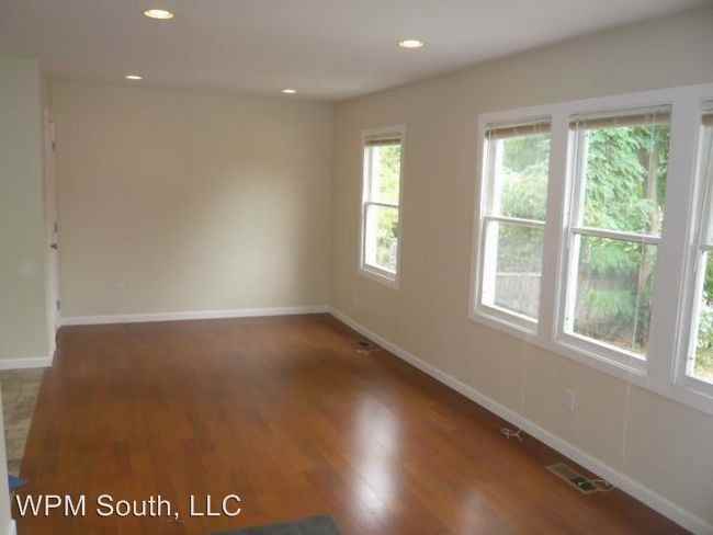 3717 S 128th St - Photo 2 of 7