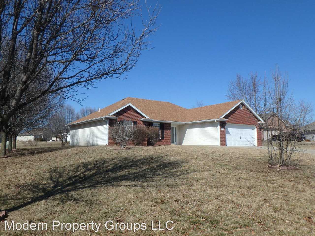 1901 Thoreau Ct - Photo 2 of 12