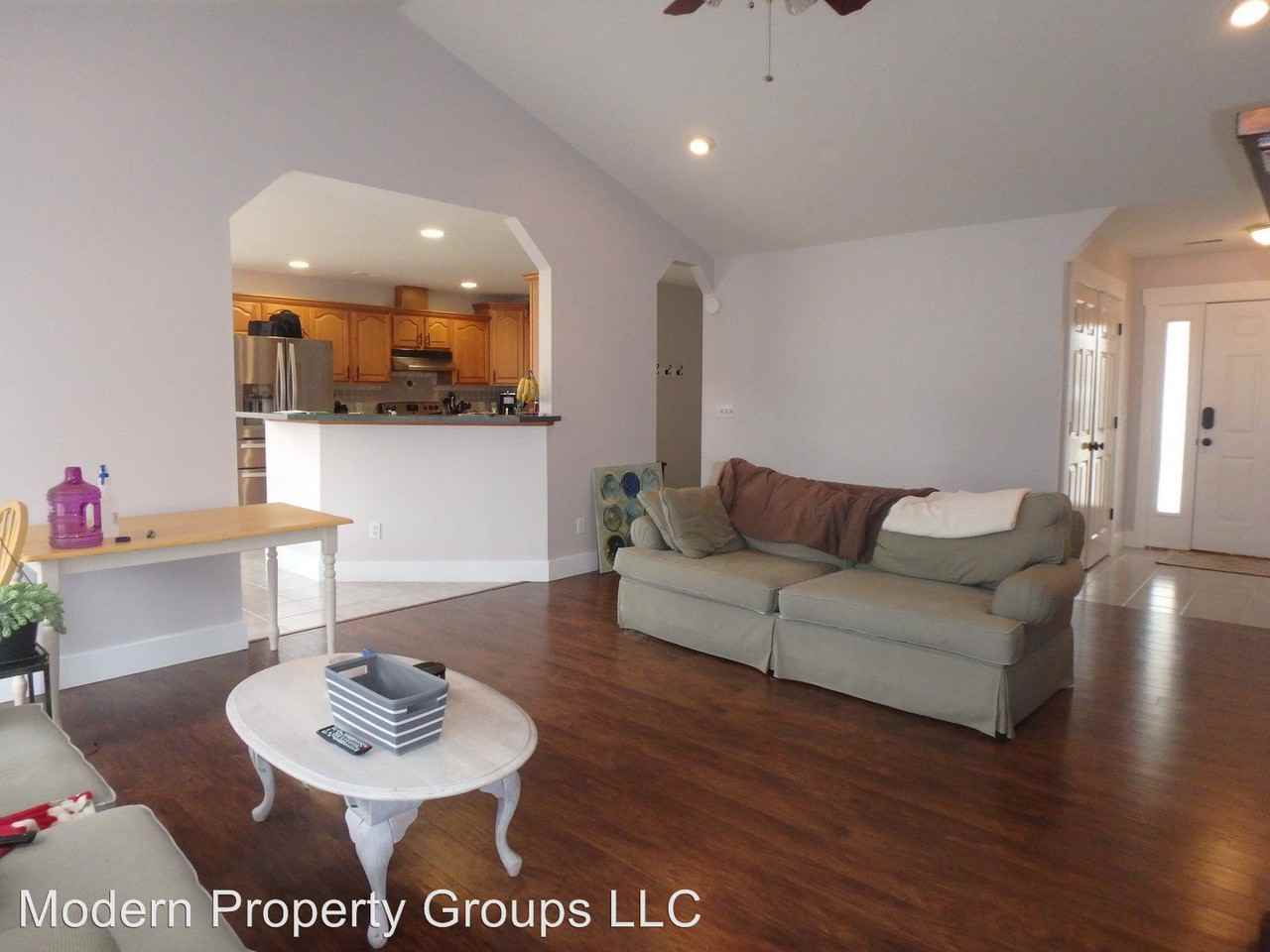 1901 Thoreau Ct - Photo 3 of 12