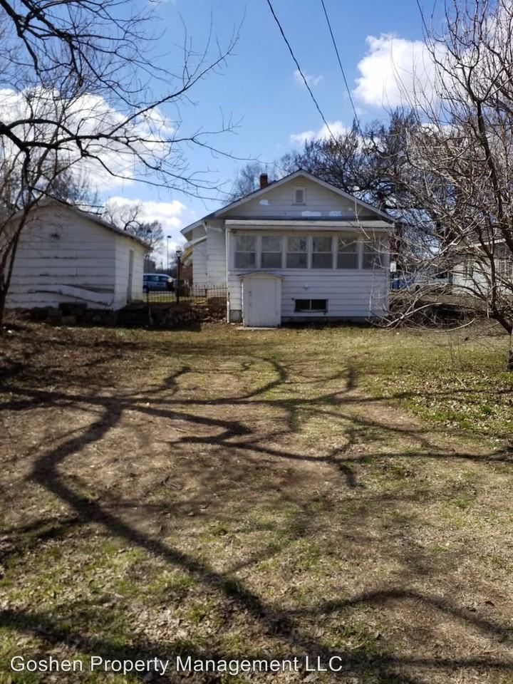 1324 N Summit St - Photo 2 of 12