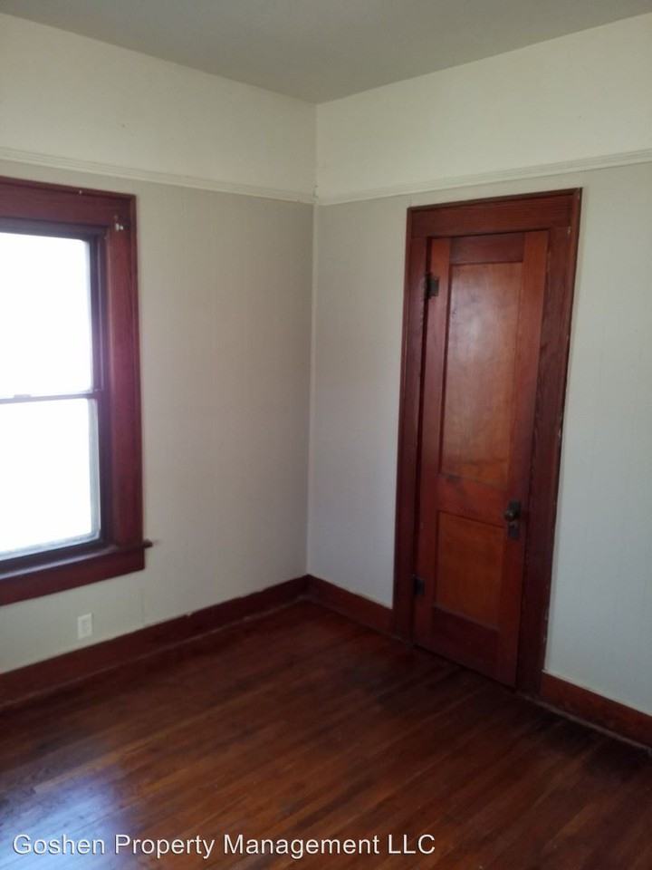 1324 N Summit St - Photo 3 of 12
