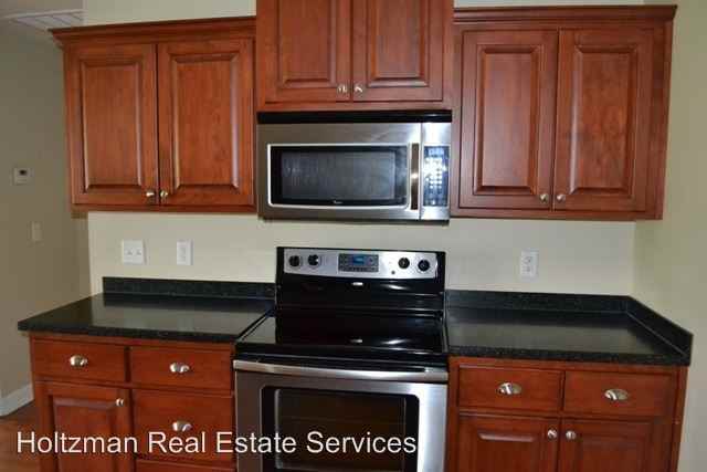 946 Oak Crest Dr - Photo 3 of 36