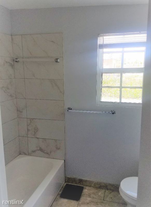 165 NW 40th St - Photo 3 of 5