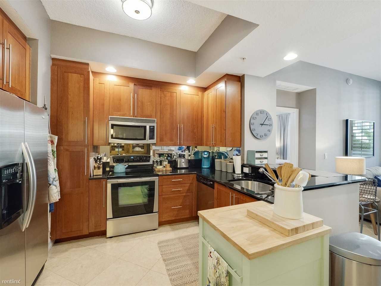 701 S Olive Ave - Photo 3 of 7