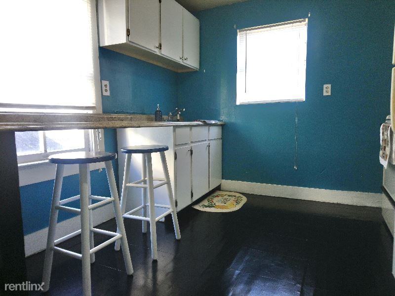 743 24th St - Photo 2 of 9