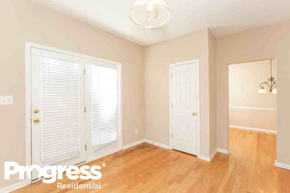 4525 Sedgewood Ln - Photo 2 of 15