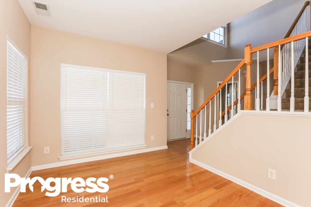 4525 Sedgewood Ln - Photo 3 of 15