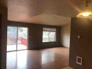 318 W 6th St - Photo 2 of 8