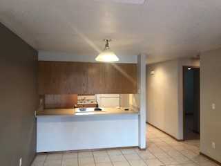 318 W 6th St - Photo 3 of 8