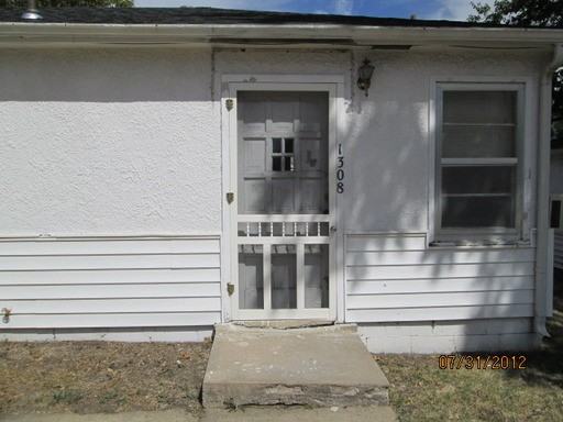 1306 N Manhattan Ave - Photo 2 of 7