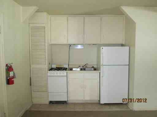 1308 N Manhattan Ave - Photo 3 of 3