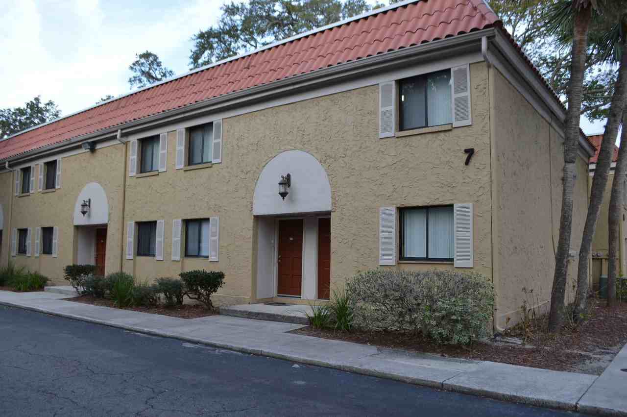 CARLTON OAK LANDINGS - Photo 2 of 13