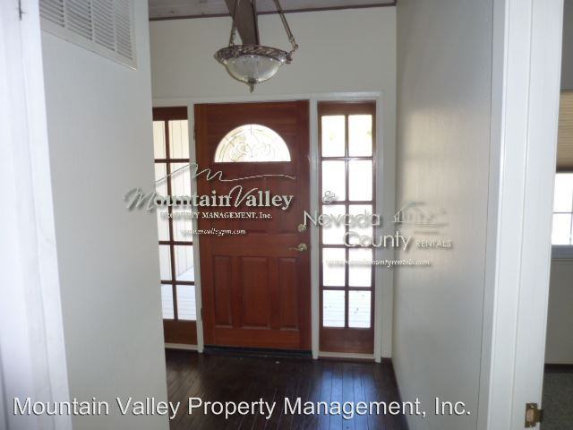 10929 Lakeshore N - Photo 2 of 17