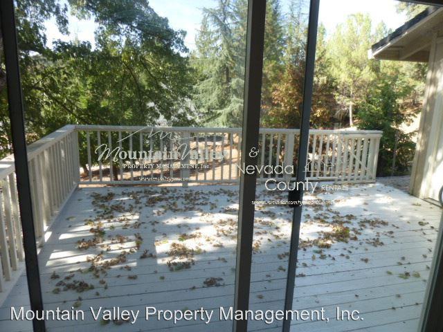 10929 Lakeshore N - Photo 3 of 17