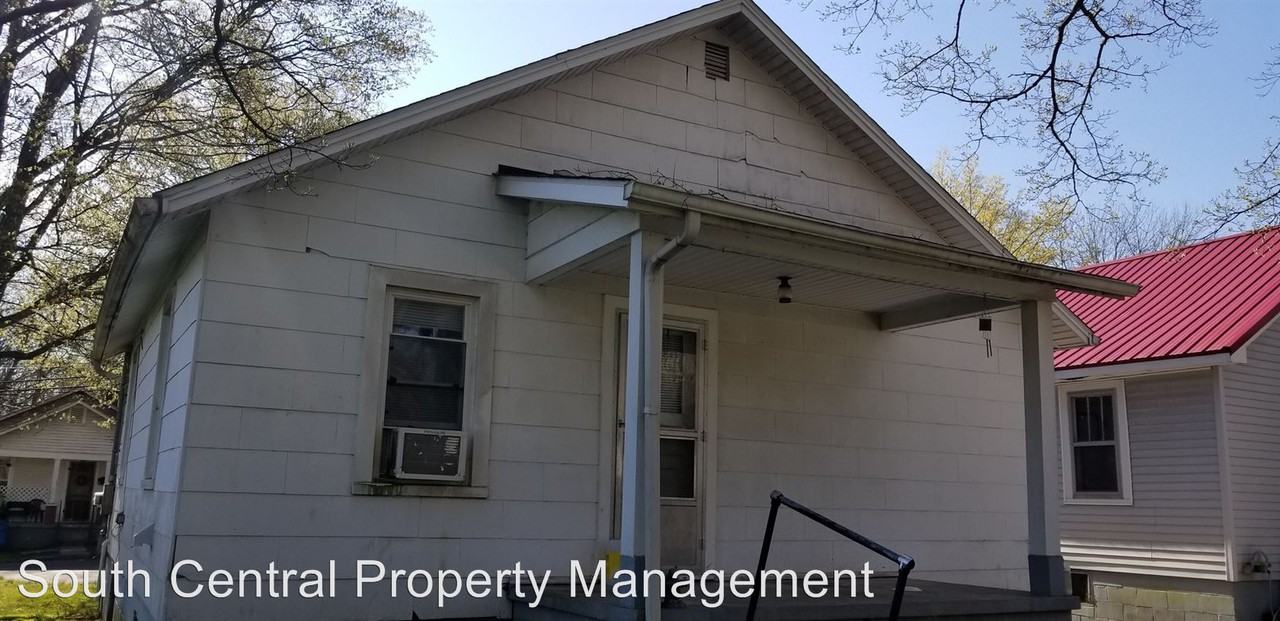 202 S Franklin St - Photo 2 of 6