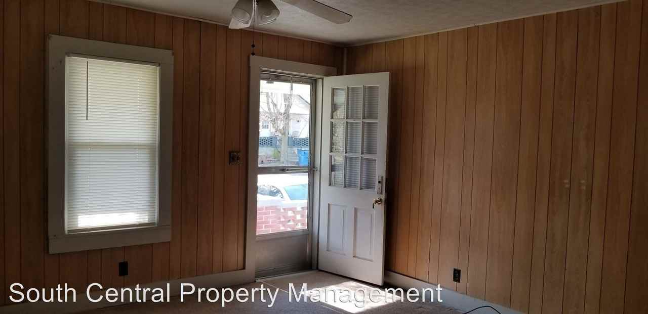 202 S Franklin St - Photo 3 of 6