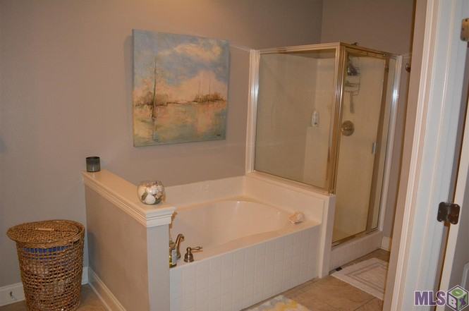 4637 Burbank Dr #408