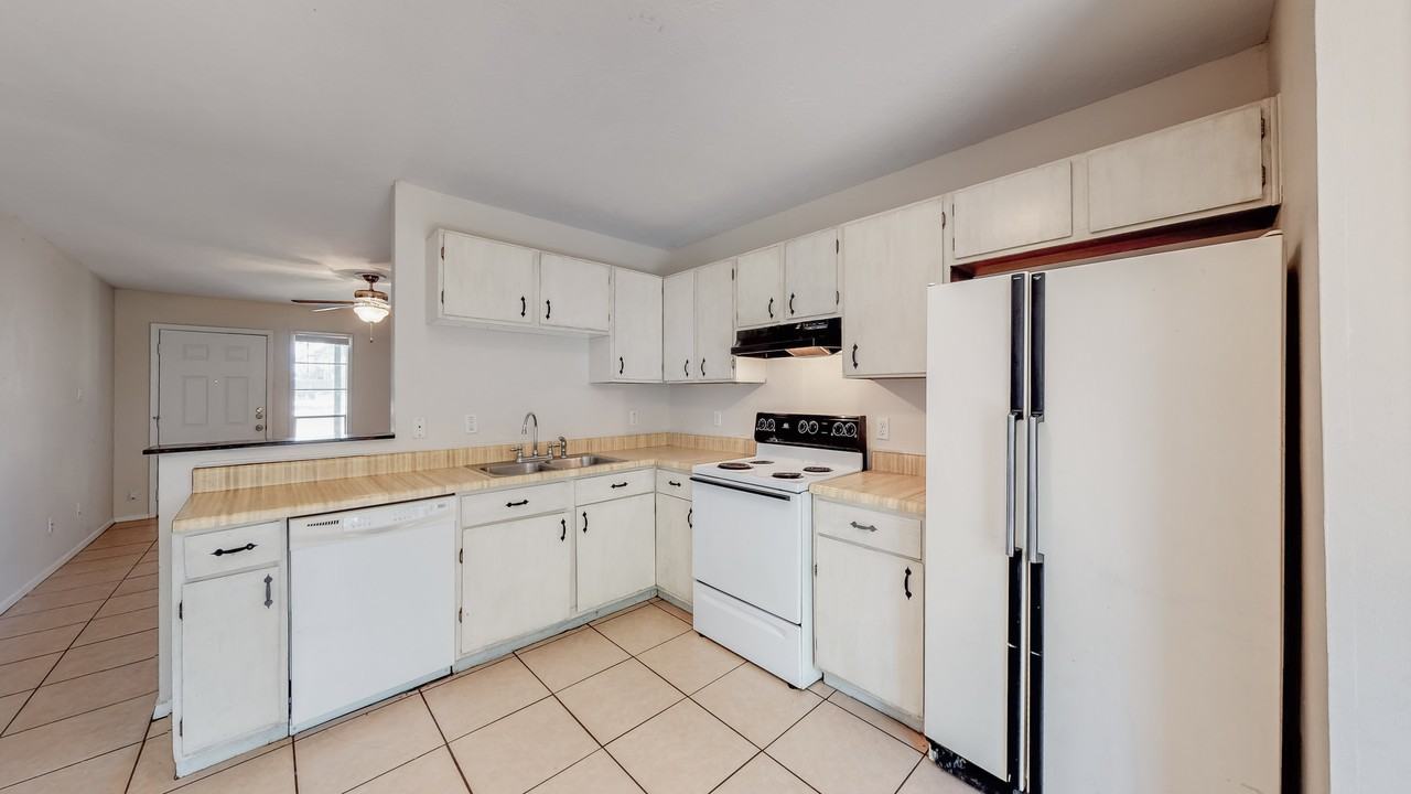 2900 Prairie Flower Cir - Photo 3 of 25