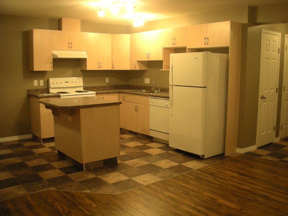 13003 101 St NW - Photo 2 of 5