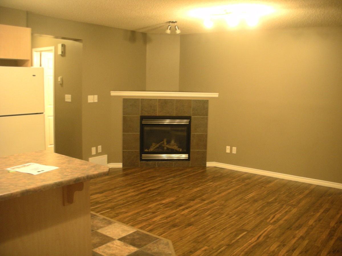 13003 101 St NW - Photo 3 of 5