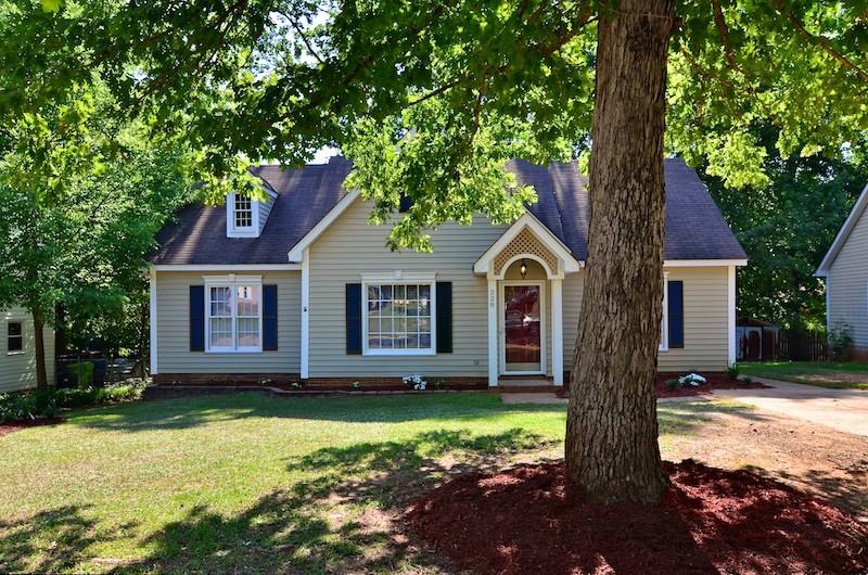 228 Chadford Rd - Photo 2 of 31