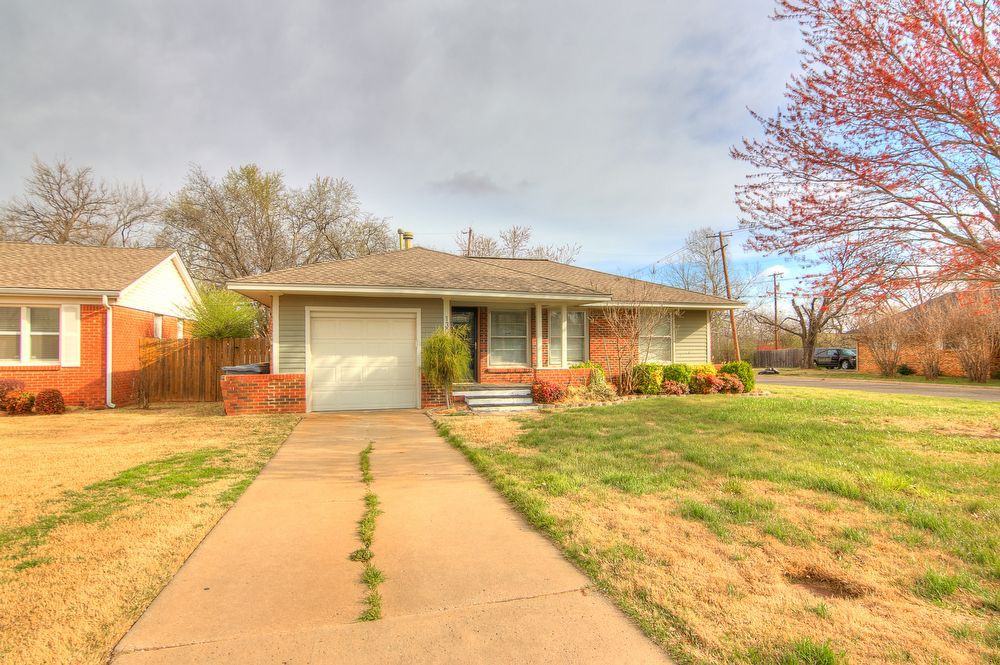 1301 Carlisle Ct - Photo 3 of 25