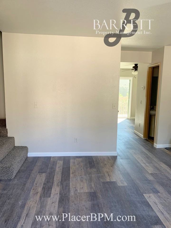 1304 Oak Ridge Dr - Photo 2 of 11