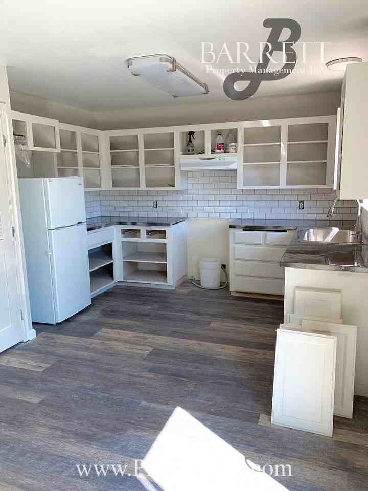 1304 Oak Ridge Dr - Photo 3 of 11