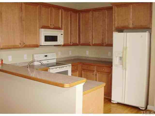 1221 FairViewClub Dr - Photo 3 of 8