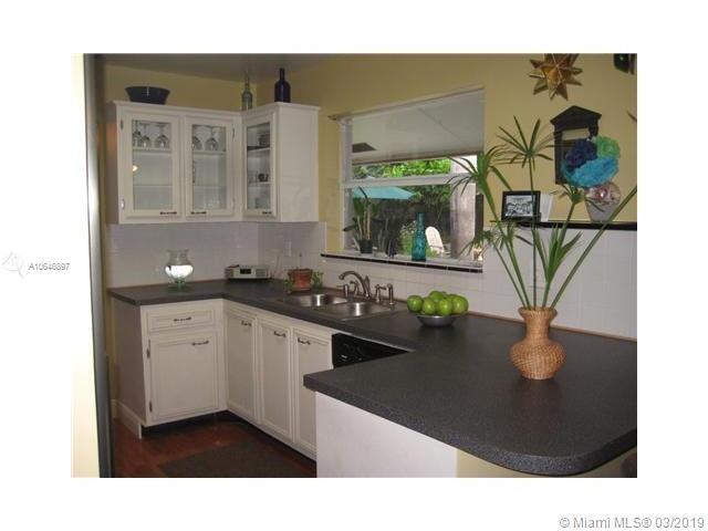 11411 Southwest 114th Street - Photo 2 of 9