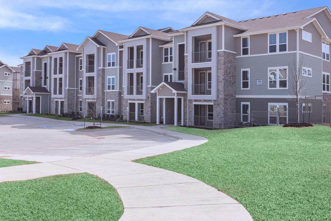 Alton Park Apartments - Photo 5 of 51