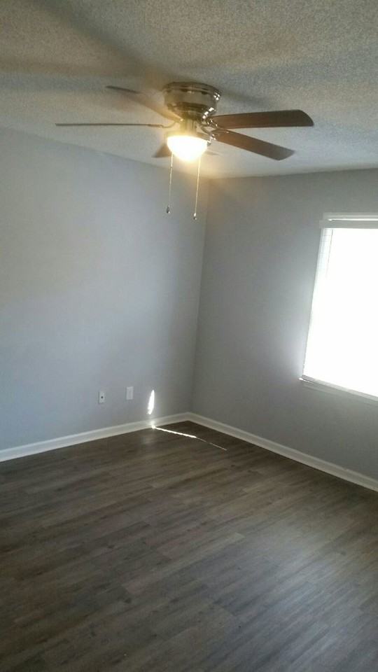 427 E Liberty St - Photo 2 of 6