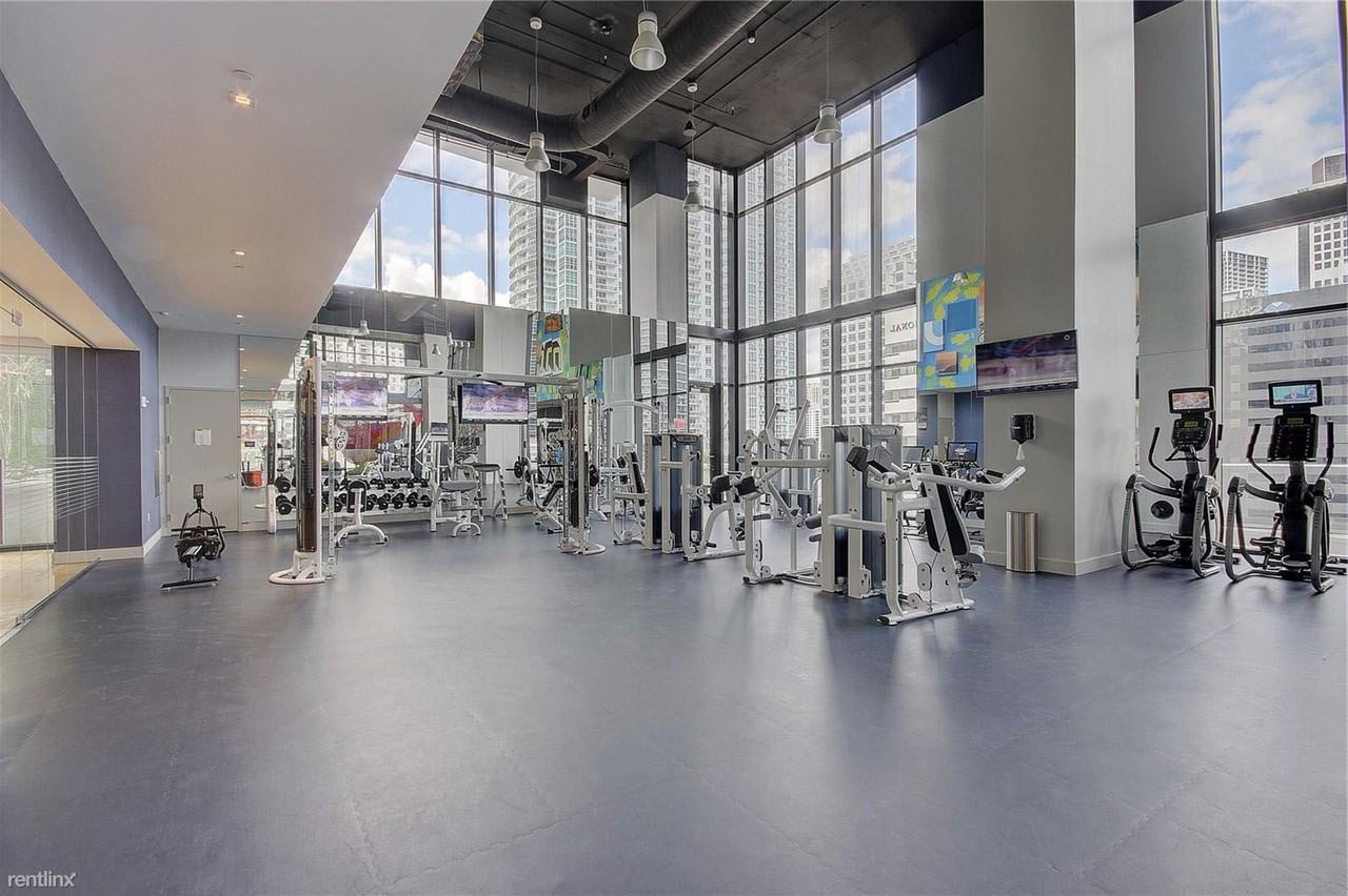 1010 Brickell Condominium - Photo 3 of 30