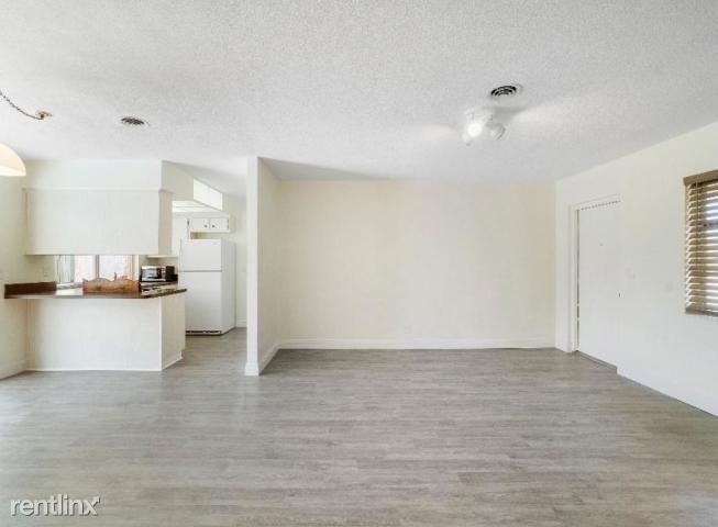 1308 S Congress Ave - Photo 2 of 7