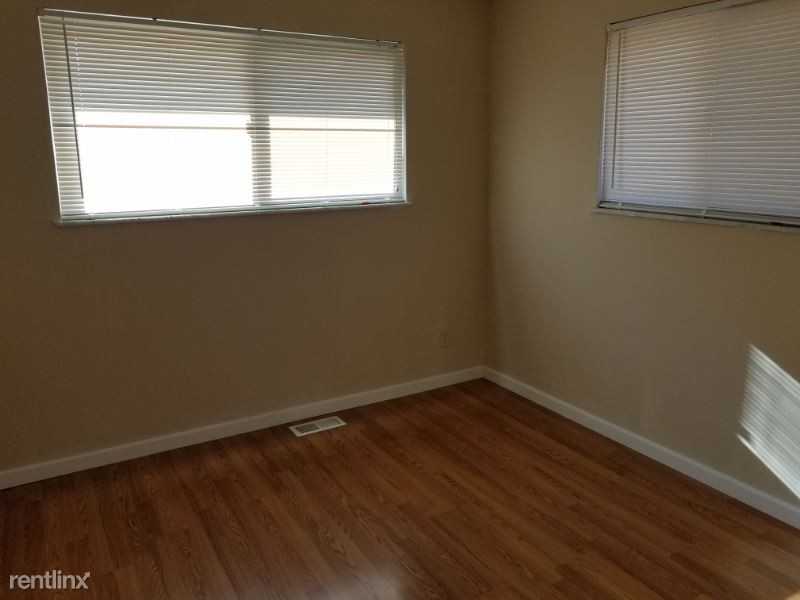 10107 Douglas Ct - Photo 2 of 9