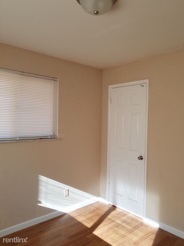 10107 Douglas Ct - Photo 3 of 9