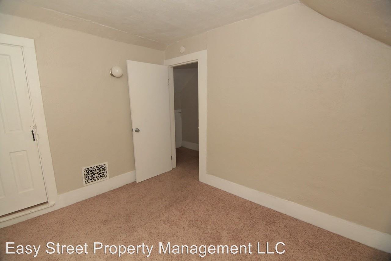 2318 15th St - Photo 3 of 4