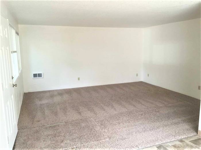 5024 SE Long St - Photo 2 of 12