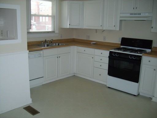 2052 Jefferson St - Photo 2 of 15