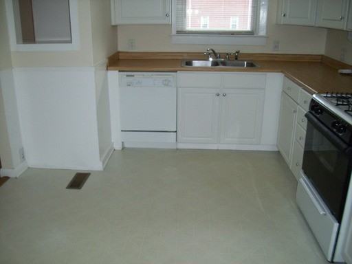 2052 Jefferson St - Photo 3 of 15