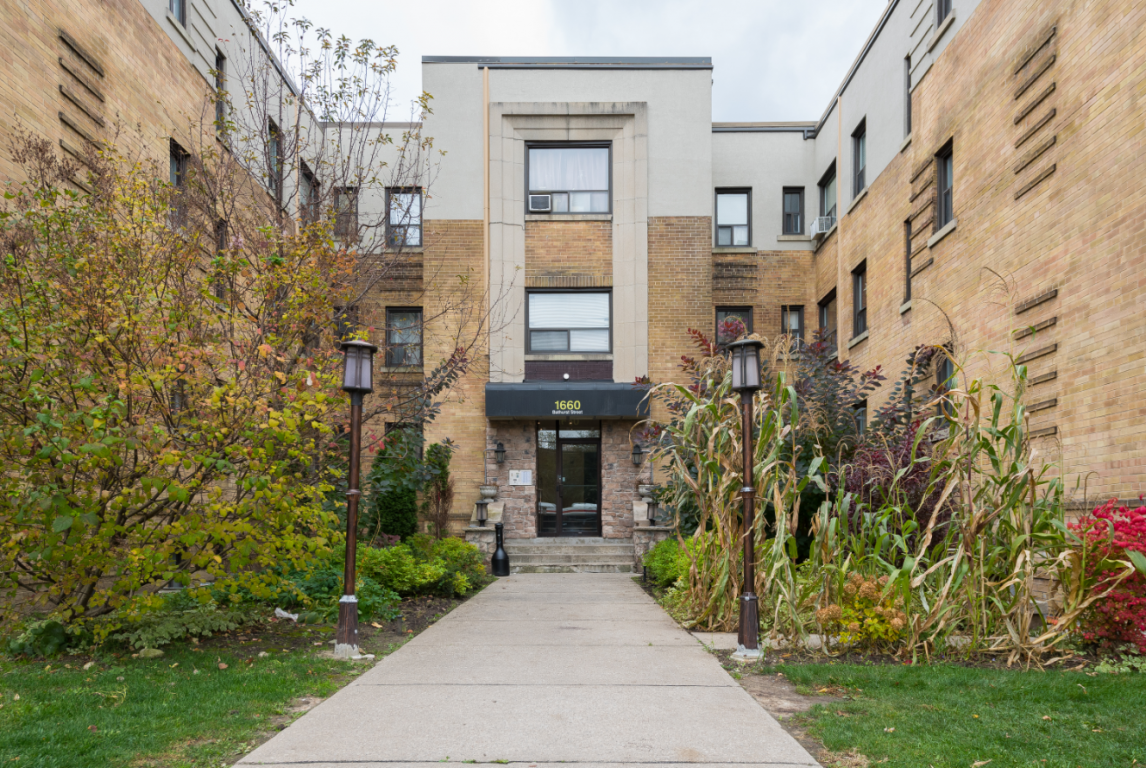 1660 Bathurst Street Apartments for Rent 1660 Warwick Manor, Toronto, ON M5P 3K1 with 1