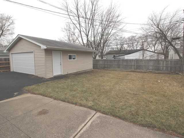 1831 Reichert Ave - Photo 2 of 7