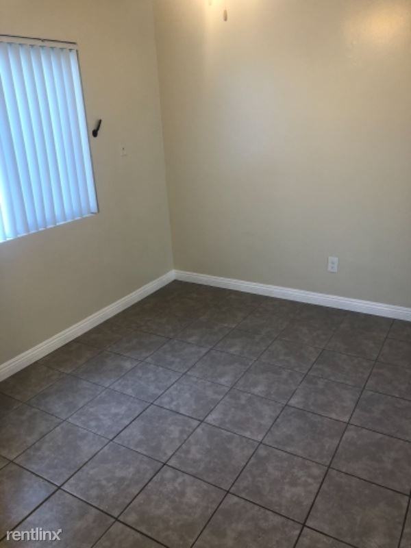 2833 E Sawyer St - Photo 2 of 12