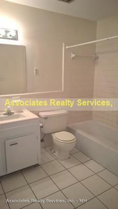 121 NW 29 St - Photo 2 of 9