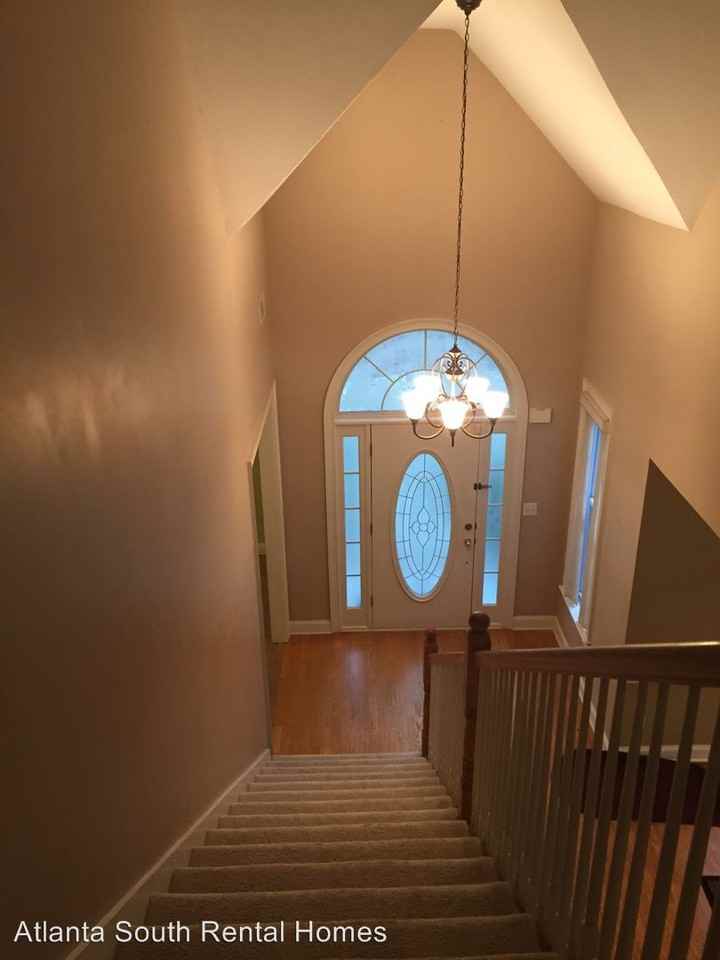 285 Manor Dr - Photo 2 of 23