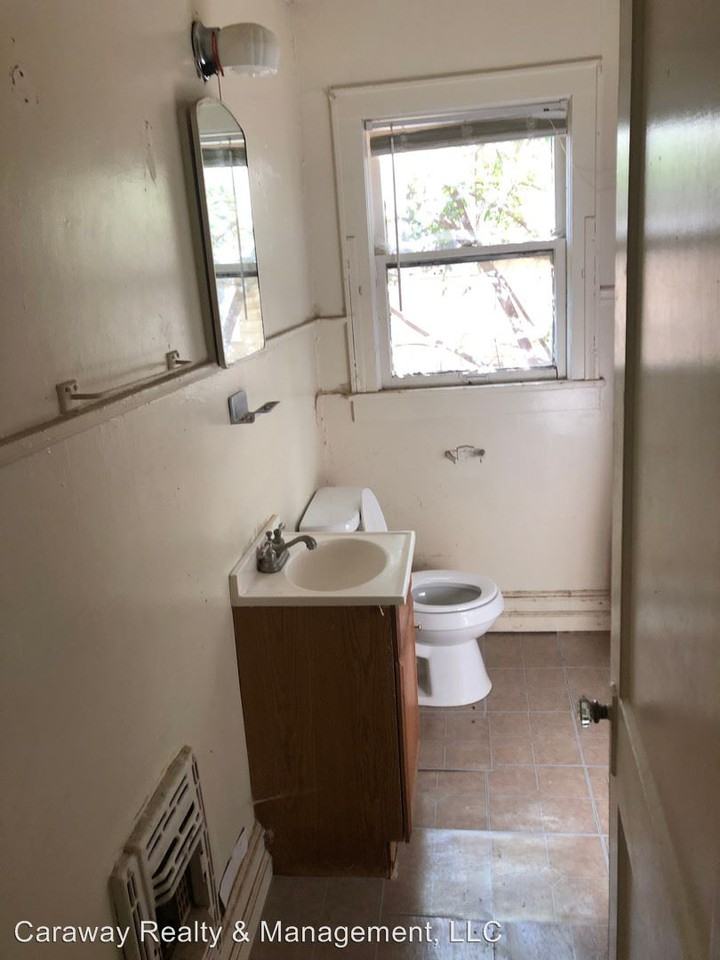 126 E Dalzell St - Photo 2 of 3