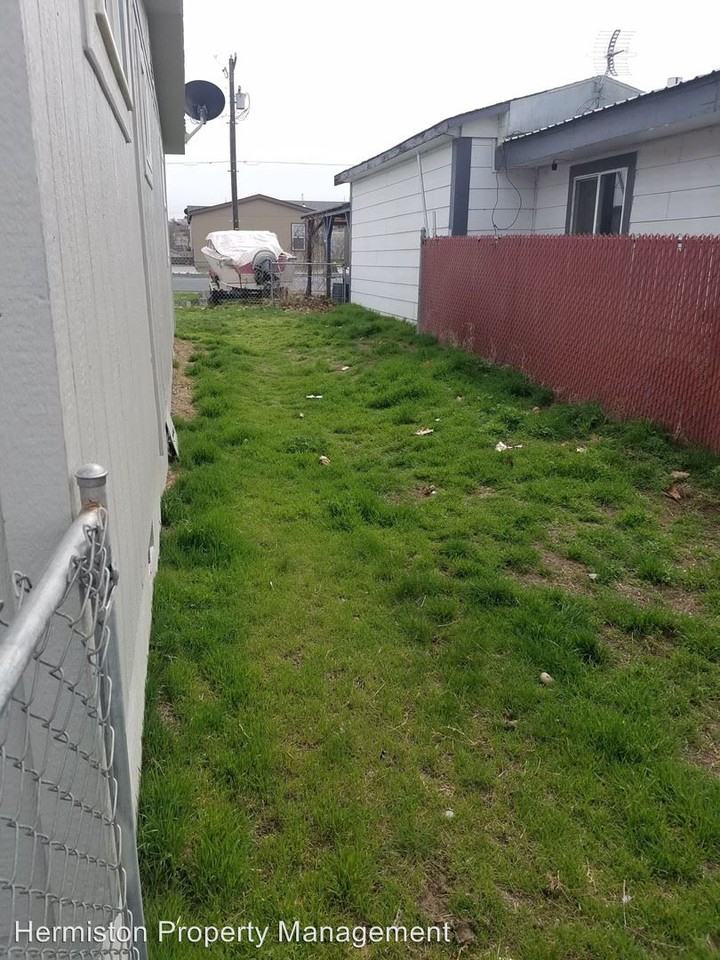 621 8th St - Photo 2 of 11