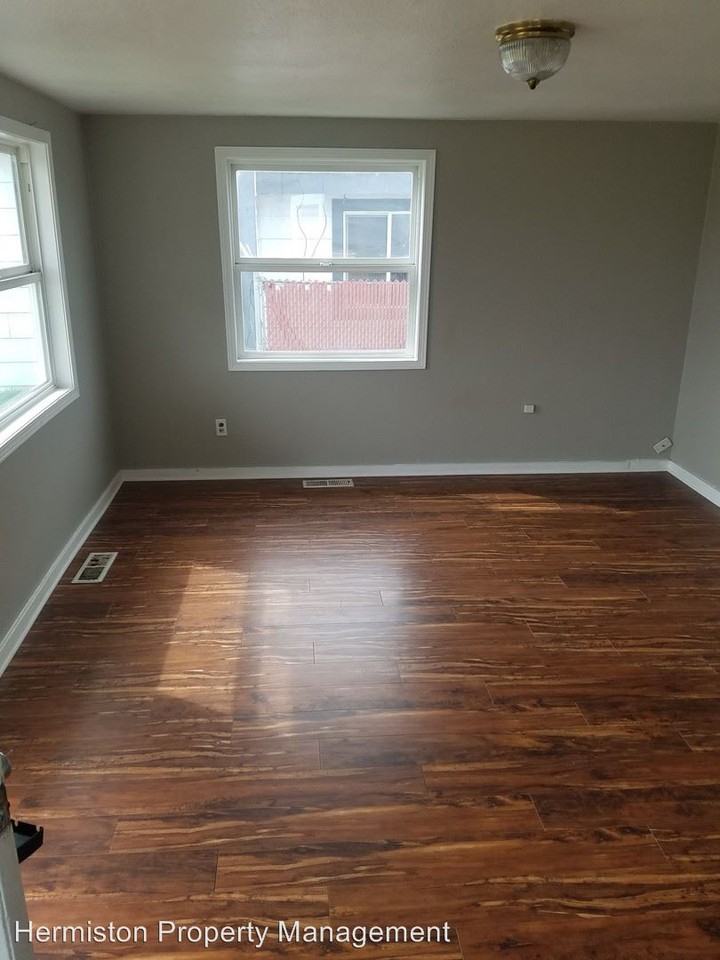 621 8th St - Photo 3 of 11